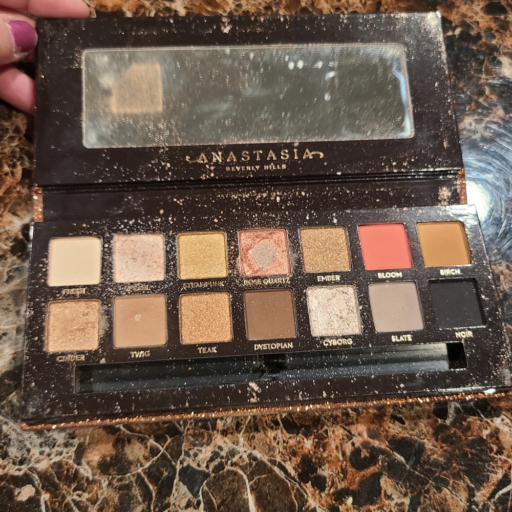 Makeup - Picture 4 of 8